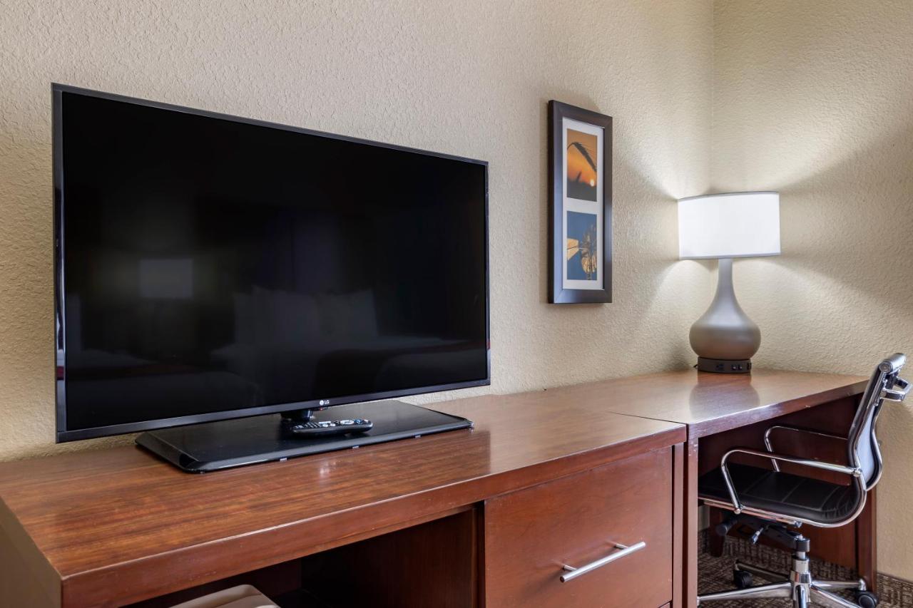 Comfort Inn & Suites Augusta Екстериор снимка