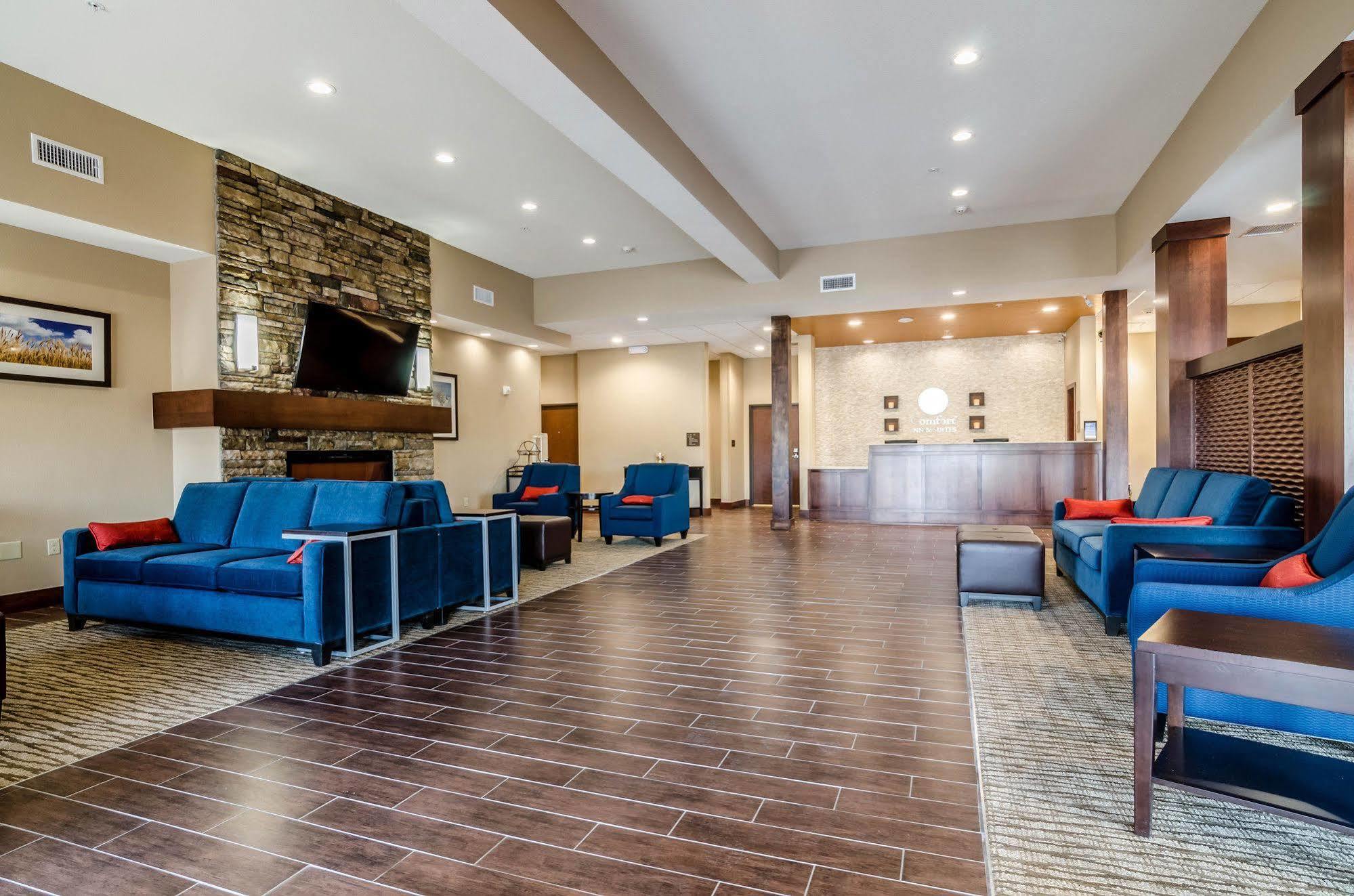 Comfort Inn & Suites Augusta Екстериор снимка