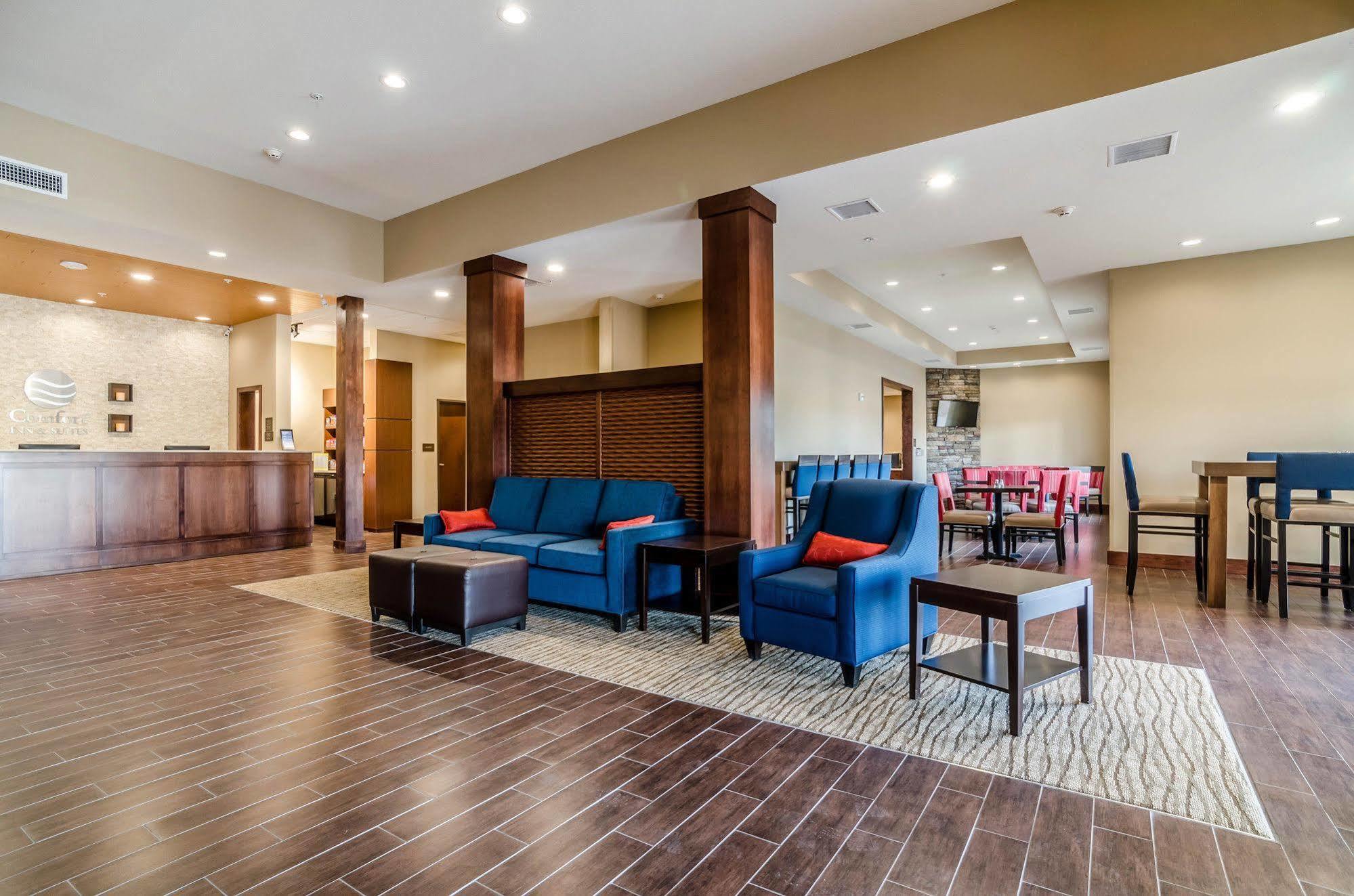 Comfort Inn & Suites Augusta Екстериор снимка