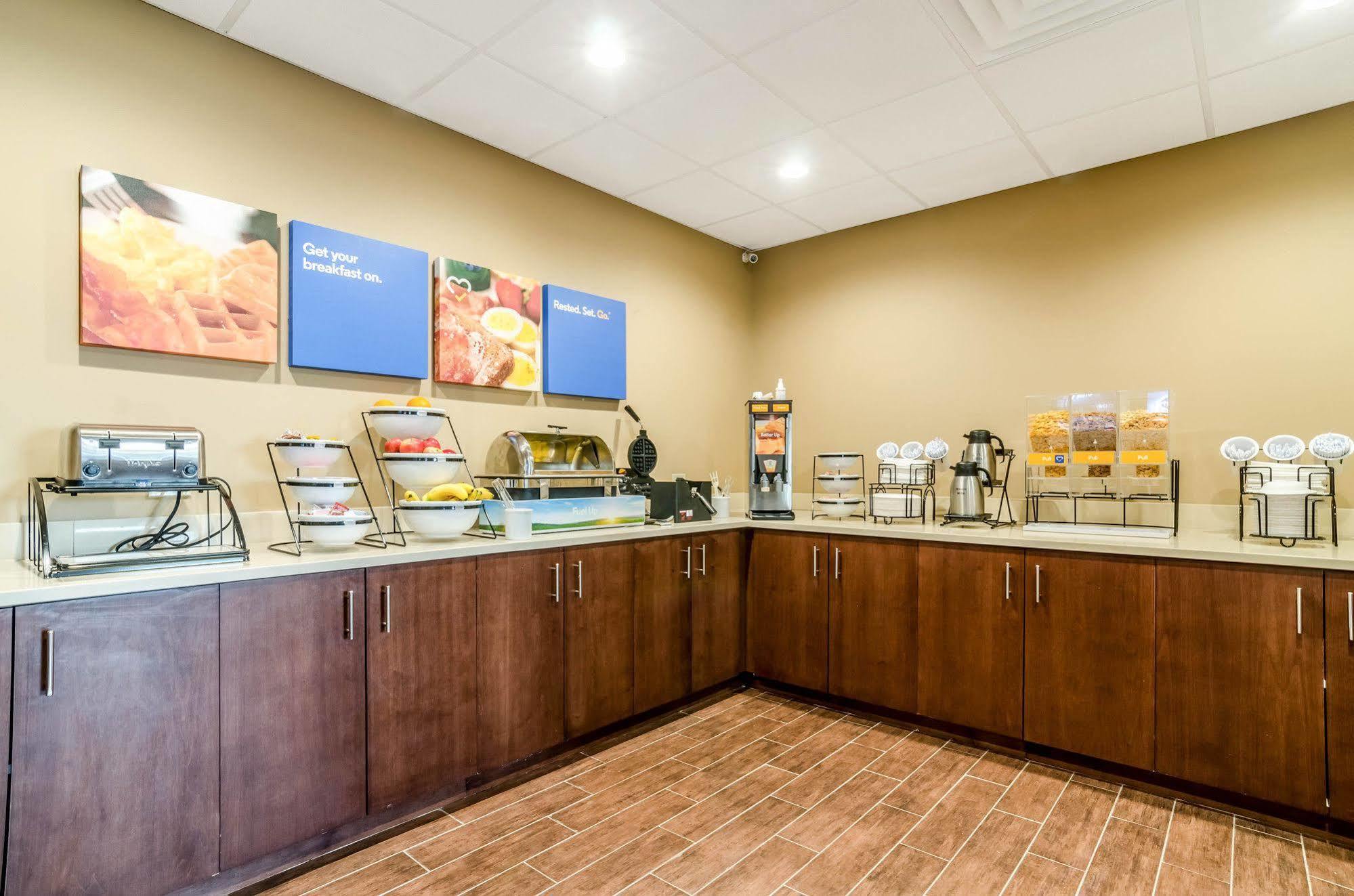 Comfort Inn & Suites Augusta Екстериор снимка
