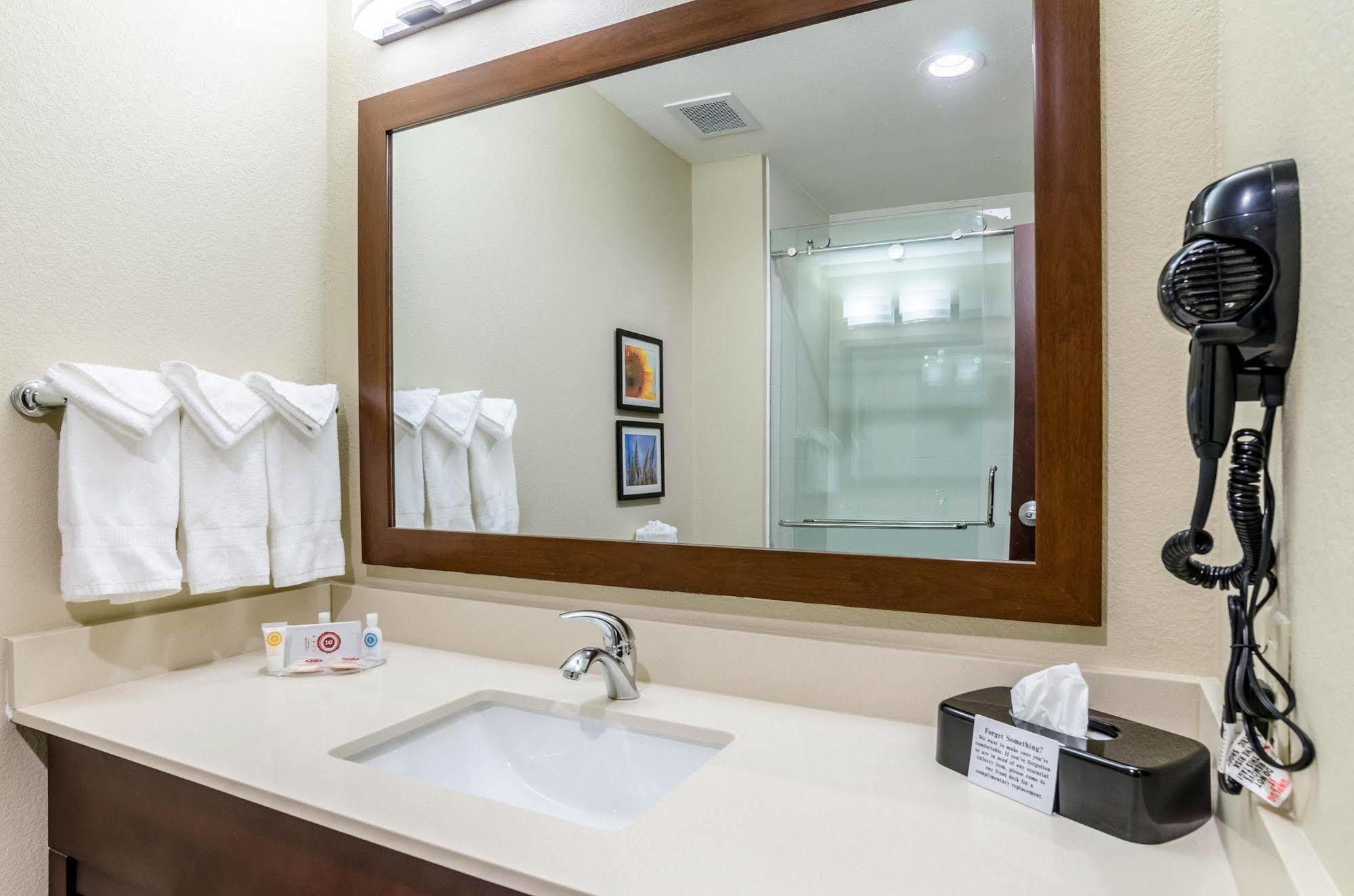 Comfort Inn & Suites Augusta Екстериор снимка